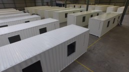 Containers 40 pieds pour logements, en cours de fabrication