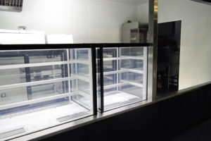 Installation matériel de cuisine dans container